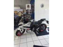 SUZUKI GSX-8R